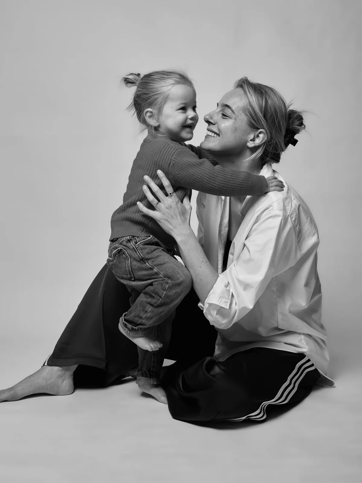 Mira met haar dochter Jet – The Motherhood Business